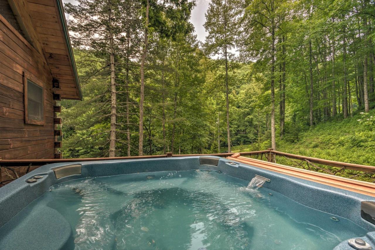 Bryson City Cabin With Wraparound Deck And Hot Tub Εξωτερικό φωτογραφία