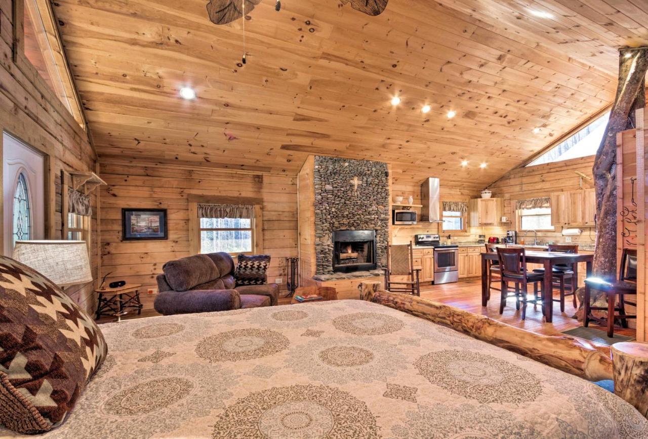 Bryson City Cabin With Wraparound Deck And Hot Tub Εξωτερικό φωτογραφία